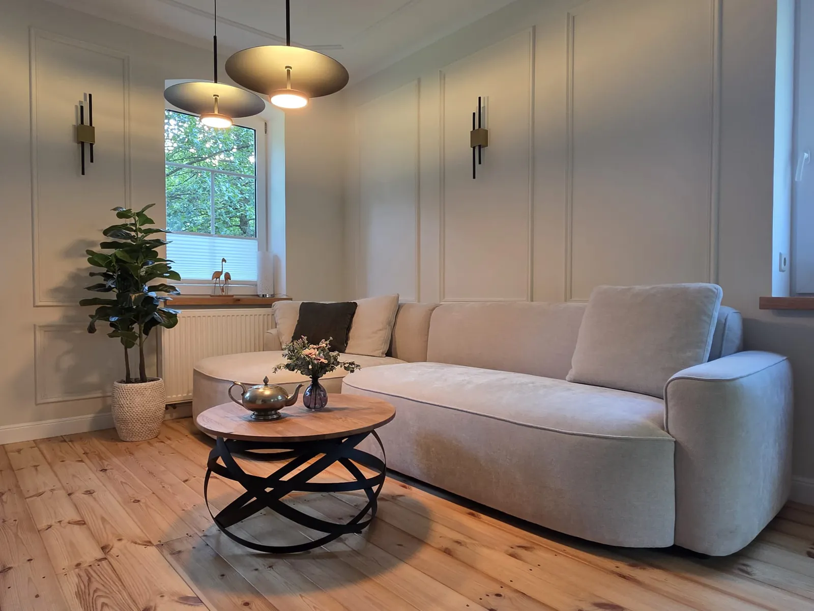 Ferienwohnung 2 Schwarzmühle — Wohnzimmer mit Designermöbeln
